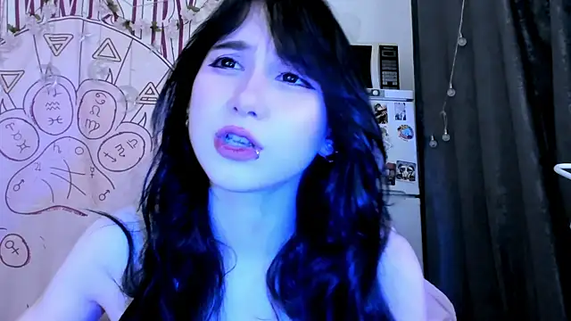 Holy420lolii online show from July 28, 2026, 8:52 pm