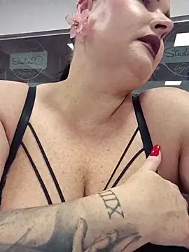 GeorgiaLerox online show from December 15, 2025, 1:26 pm