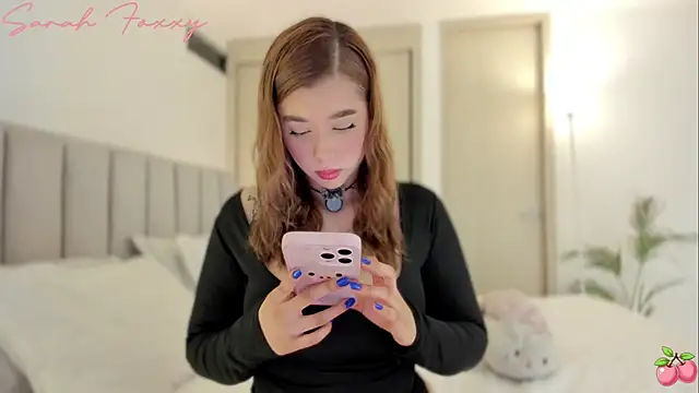 Snapshot of Foxxy222_ chatting on November 14, 2025, 11:24 pm Foxxy222 online show from November 14, 2025, 11:24 pm