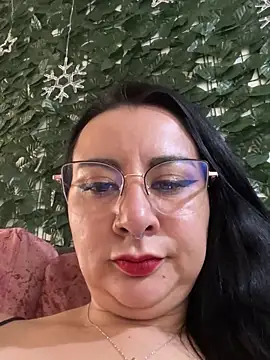 Abril Luv online show from March 11, 2025, 3:23 pm