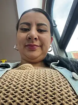 Abril Luv online show from March 18, 2025, 12:03 pm