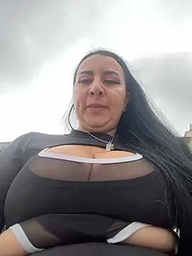 Abril Luv online show from March 20, 2025, 7:35 pm