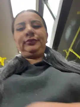 Abril Luv online show from March 22, 2025, 10:28 am