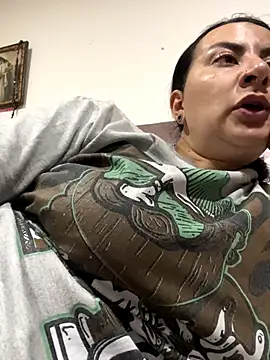 Abril Luv online show from September 9, 2025, 1:38 am