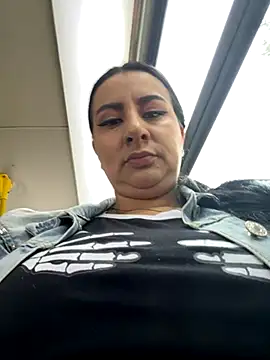 Abril Luv online show from October 23, 2025, 12:04 pm