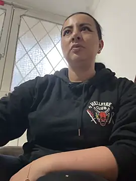 Abril Luv online show from October 25, 2025, 10:45 am