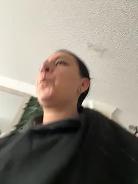 Abril Luv online show from November 10, 2025, 12:59 pm