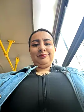 Abril Luv online show from December 3, 2025, 12:25 pm