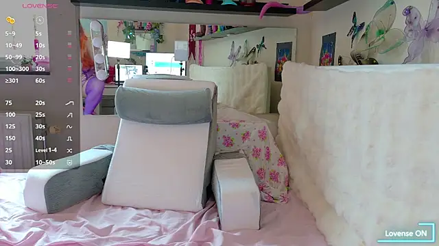 FluffyRainbowKity online show from May 3, 2026, 8:20 am