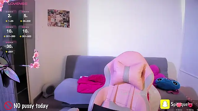 Snapshot of Spit_queen chatting on February 11, 2026, 8:25 pm Spit queen online show from February 11, 2026, 8:25 pm