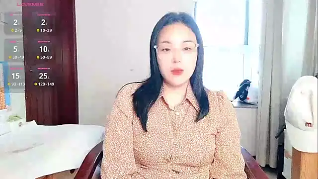 Snapshot of Vivianangn-e chatting on April 17, 2026, 1:41 am Vivianangn-e online show from April 17, 2026, 1:41 am