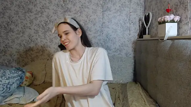 Snapshot of Nicole-Petite chatting on January 26, 2025, 4:20 am Nicole-Petite online show from January 26, 2025, 4:20 am