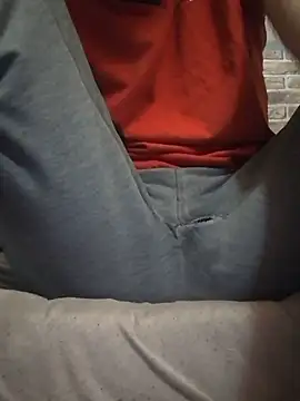 Snapshot of Adamvarga0318 chatting on February 20, 2025, 12:25 pm Adamvarga0318 online show from February 20, 2025, 12:25 pm