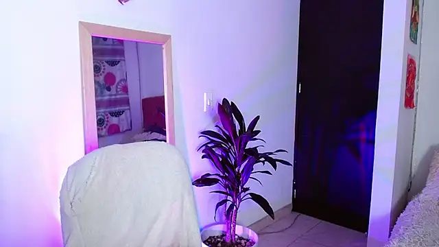 Snapshot of alisseallie chatting on March 16, 2025, 11:25 pm alisseallie online show from March 16, 2025, 11:25 pm