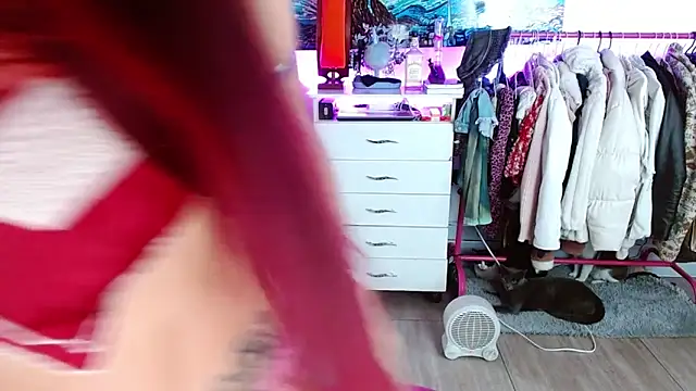 Snapshot of alisseallie chatting on October 12, 2025, 1:10 pm alisseallie online show from October 12, 2025, 1:10 pm