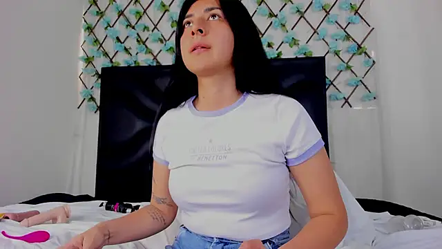 EmmaWilliamss online show from May 20, 2026, 3:40 pm