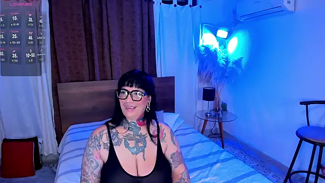 Snapshot of VampGirl1 chatting on July 19, 2026, 1:37 pm VampGirl1 online show from July 19, 2026, 1:37 pm