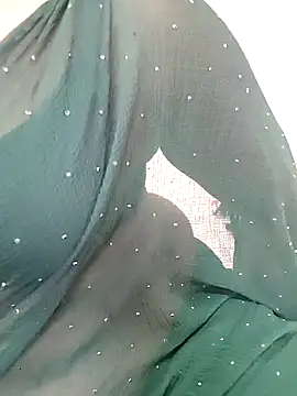 Snapshot of ANGE-MOU chatting on October 8, 2025, 1:25 am ANGE-MOU online show from October 8, 2025, 1:25 am