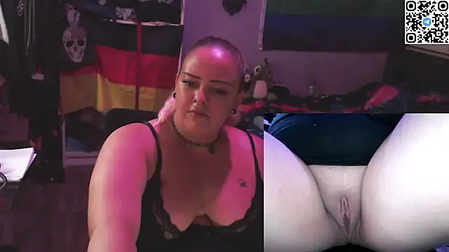 Snapshot of DarkBunnyPlay chatting on July 1, 2026, 7:32 am DarkBunnyPlay online show from July 1, 2026, 7:32 am