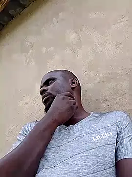 Snapshot of Leebwoy20 chatting on October 31, 2025, 11:00 am Leebwoy20 online show from October 31, 2025, 11:00 am