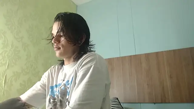 AlbertBernal69 online show from September 24, 2025, 3:10 am