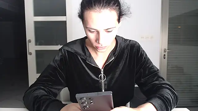 Snapshot of Gianina-Ts chatting on February 5, 2025, 6:13 am Gianina-Ts online show from February 5, 2025, 6:13 am