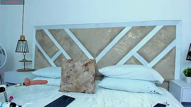 ZiaCalifa online show from February 28, 2026, 11:33 am