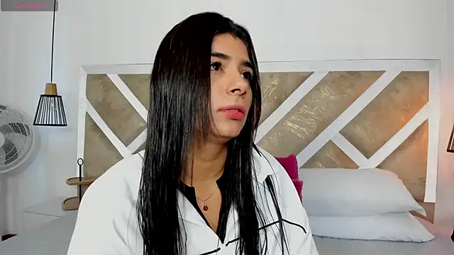 ZiaCalifa online show from April 14, 2026, 11:27 am