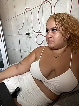 Snapshot of MinaBoss chatting on February 5, 2025, 2:26 pm MinaBoss online show from February 5, 2025, 2:26 pm