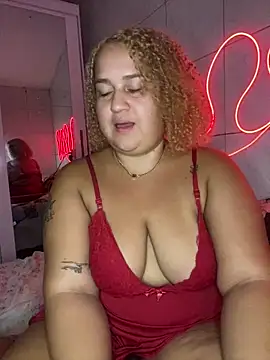 Snapshot of MinaBoss chatting on February 11, 2025, 12:06 am MinaBoss online show from February 11, 2025, 12:06 am