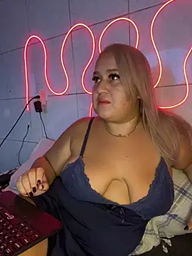 Snapshot of MinaBoss chatting on February 18, 2025, 1:54 am MinaBoss online show from February 18, 2025, 1:54 am