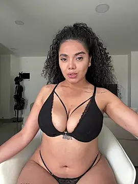 Snapshot of Mariecurl chatting on March 1, 2026, 7:27 pm Mariecurl online show from March 1, 2026, 7:27 pm