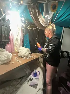 SummerBlueMoon online show from March 4, 2026, 3:34 am