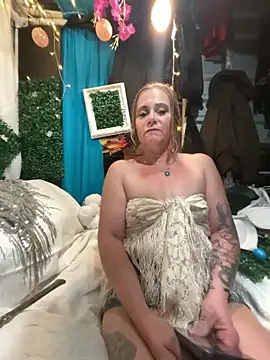 SummerBlueMoon online show from April 13, 2026, 9:26 am