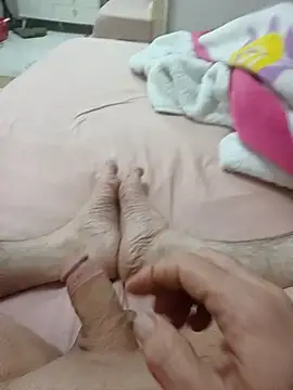 Hardapple01 online show from March 19, 2025, 8:00 pm