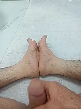 Hardapple01 online show from April 17, 2026, 1:08 am