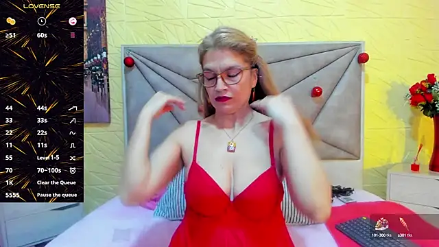 Esmeralda oikos online show from February 4, 2025, 8:28 pm