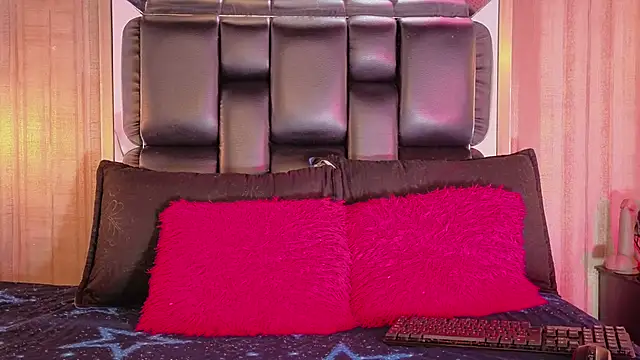 Snapshot of MishaKinki chatting on March 22, 2026, 6:55 pm MishaKinki online show from March 22, 2026, 6:55 pm