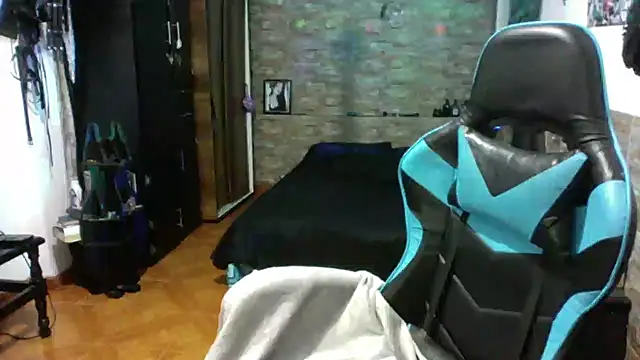 Snapshot of AngelaQueen_ chatting on September 8, 2025, 4:39 pm AngelaQueen online show from September 8, 2025, 4:39 pm