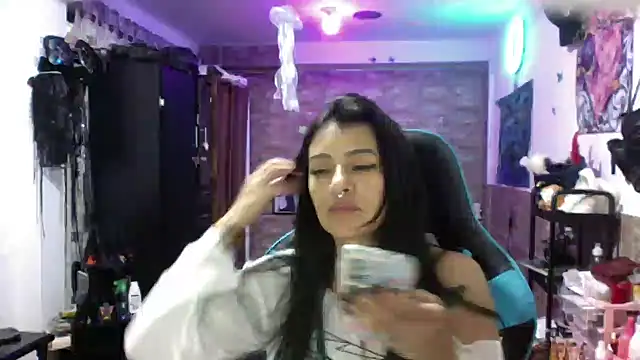 Snapshot of AngelaQueen_ chatting on December 3, 2025, 7:34 pm AngelaQueen online show from December 3, 2025, 7:34 pm