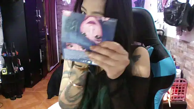 Snapshot of AngelaQueen_ chatting on January 6, 2026, 5:38 pm AngelaQueen online show from January 6, 2026, 5:38 pm