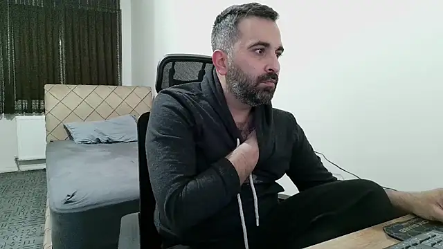 Snapshot of tgltplsr chatting on February 6, 2026, 9:40 pm tgltplsr online show from February 6, 2026, 9:40 pm