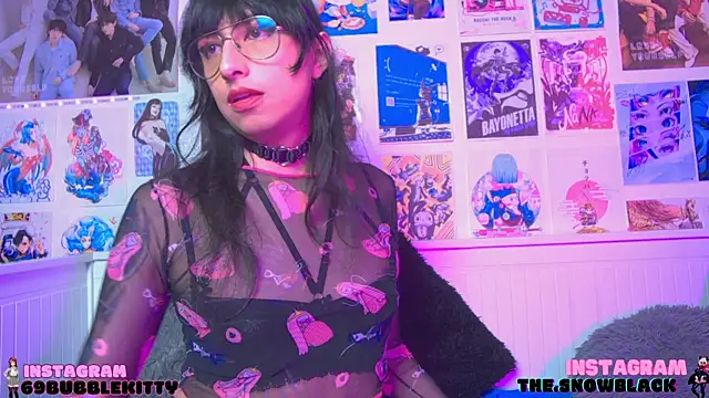 snowblack  online show from March 21, 2025, 2:07 pm