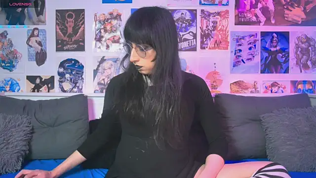 snowblack  online show from November 1, 2025, 4:53 pm