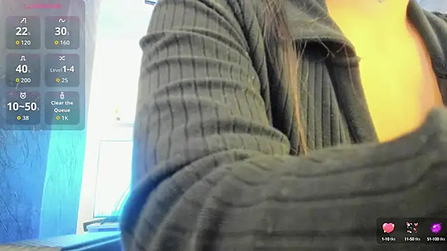 LunaBaker-1 online show from September 13, 2025, 7:57 pm