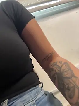 LunaBaker-1 online show from November 17, 2025, 8:36 pm