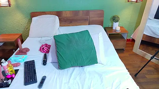 dannaahbrown online show from December 19, 2025, 1:40 pm