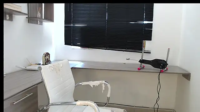 MIYESSI online show from September 8, 2025, 4:39 pm