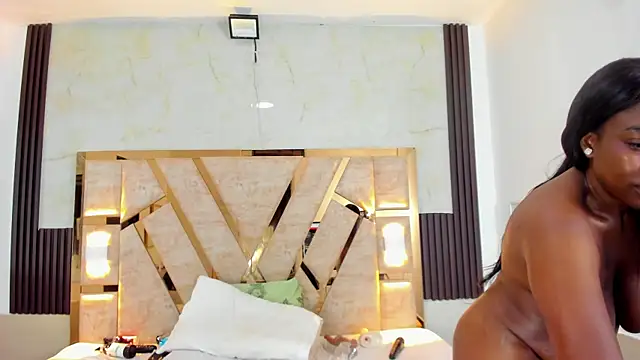 Athenea Mills online show from January 24, 2025, 6:46 pm