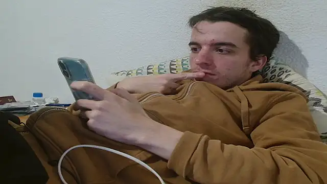 Snapshot of Tombgy07 chatting on March 16, 2026, 8:57 pm Tombgy07 online show from March 16, 2026, 8:57 pm